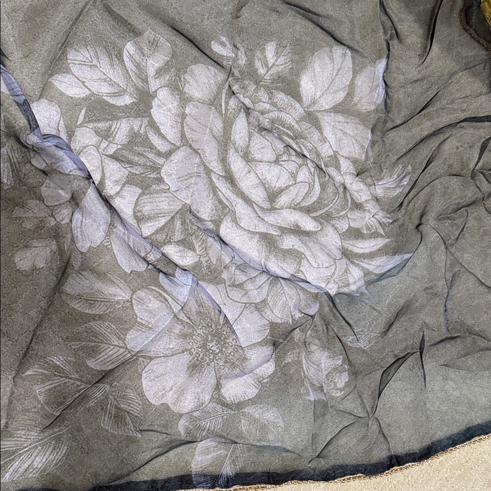 Floral organza pre-stitched saree with Metallic Lavender Flowers and gold border - Picture 3 of 6